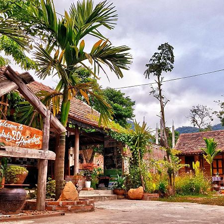 Highway 20 Homestay Phong Nha Exteriör bild
